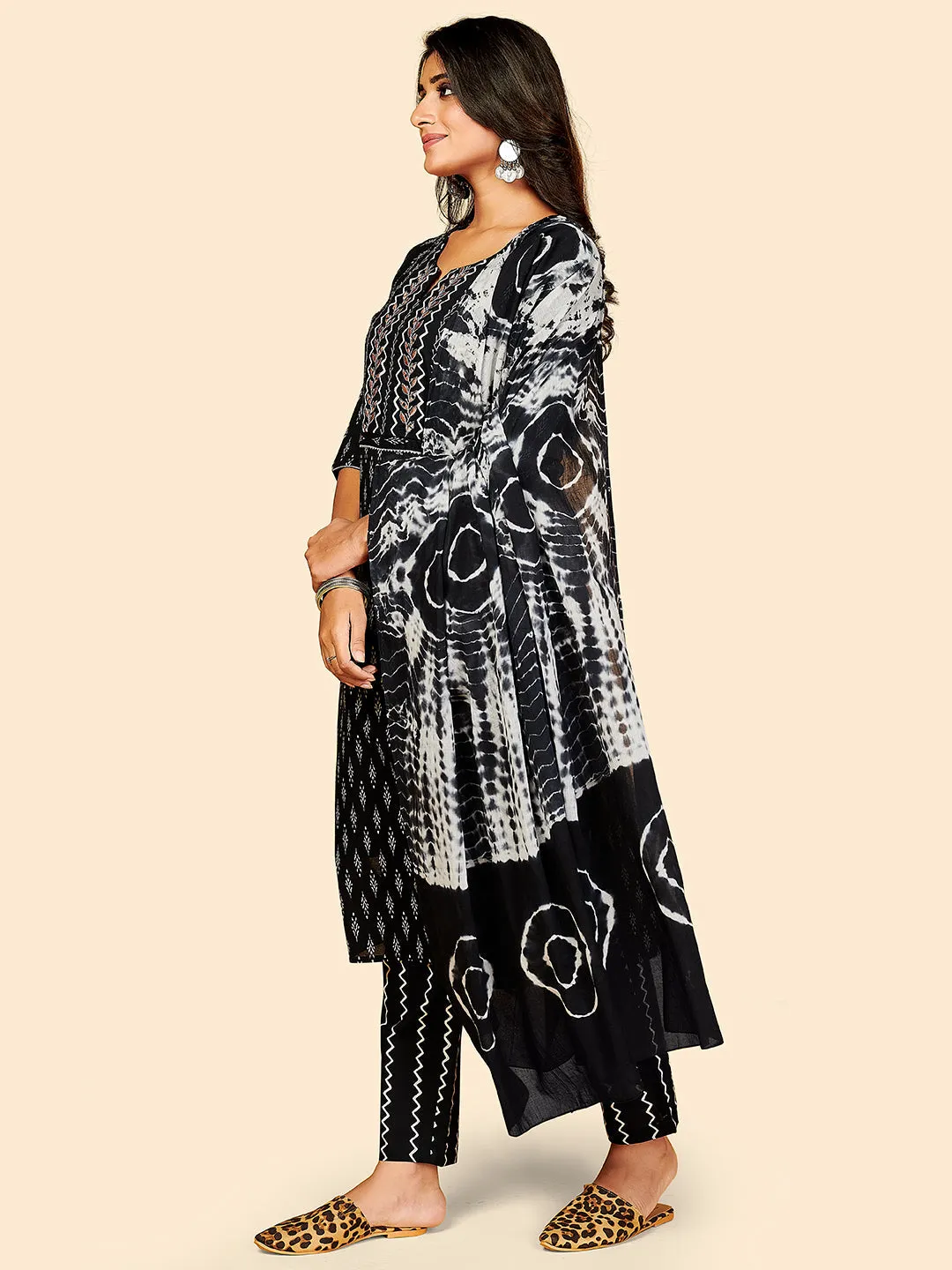 Women'S Printed & Embroidered Straight Cotton Black Stitched Kurta Pant With Dupatta